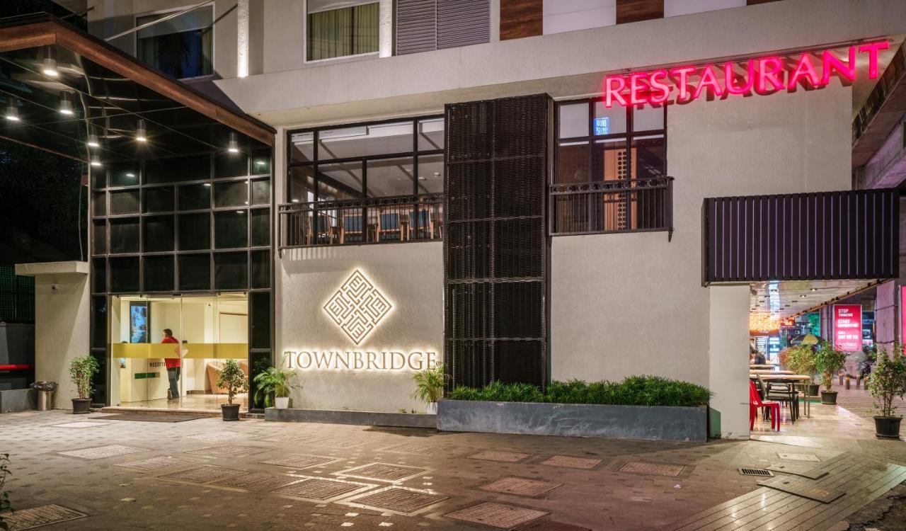 Townbridge Hotels & Suites Kochi Exterior photo