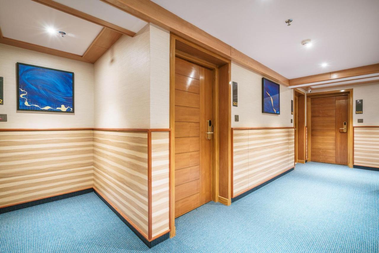 Townbridge Hotels & Suites Kochi Exterior photo