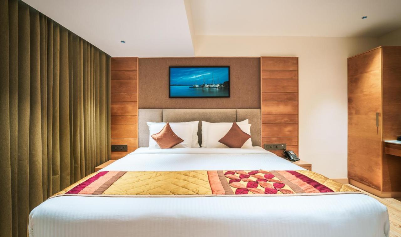 Townbridge Hotels & Suites Kochi Exterior photo