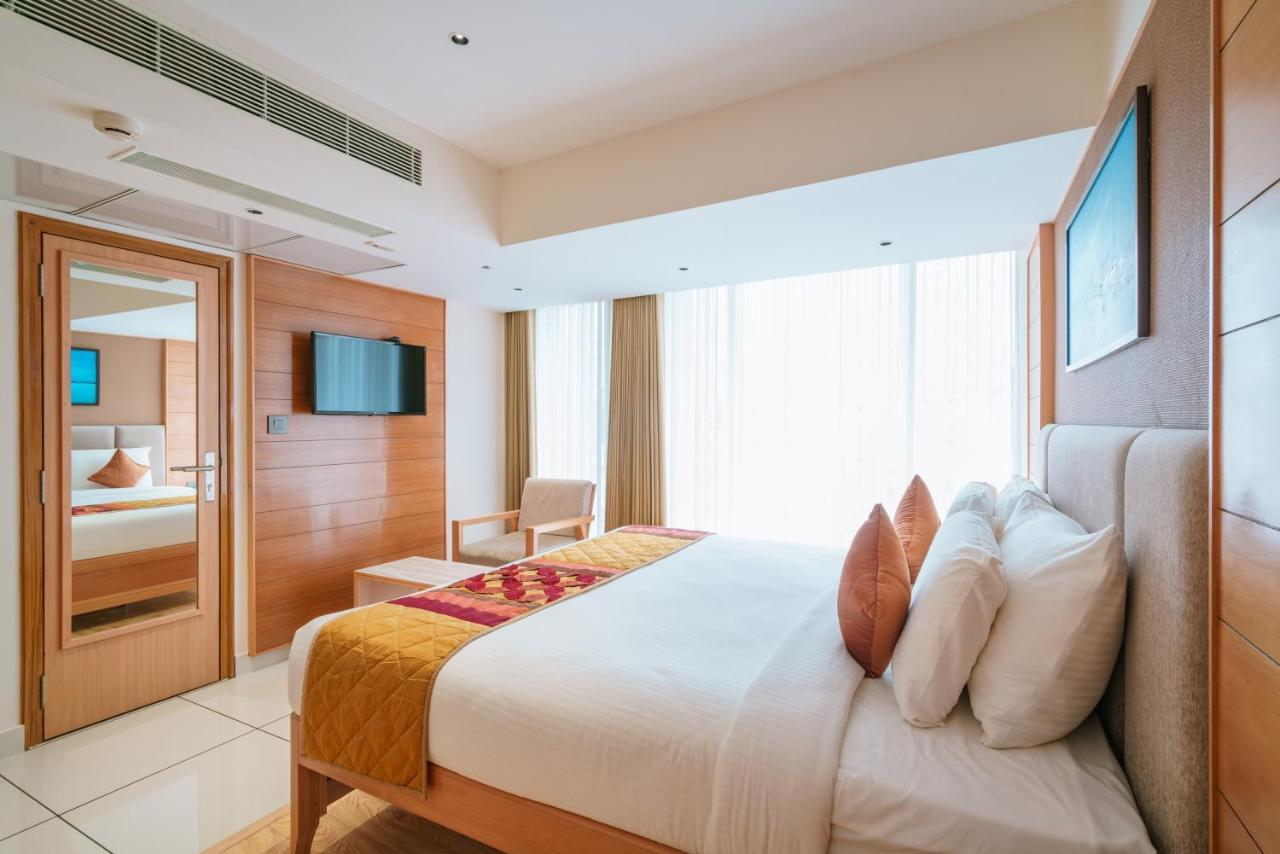 Townbridge Hotels & Suites Kochi Exterior photo